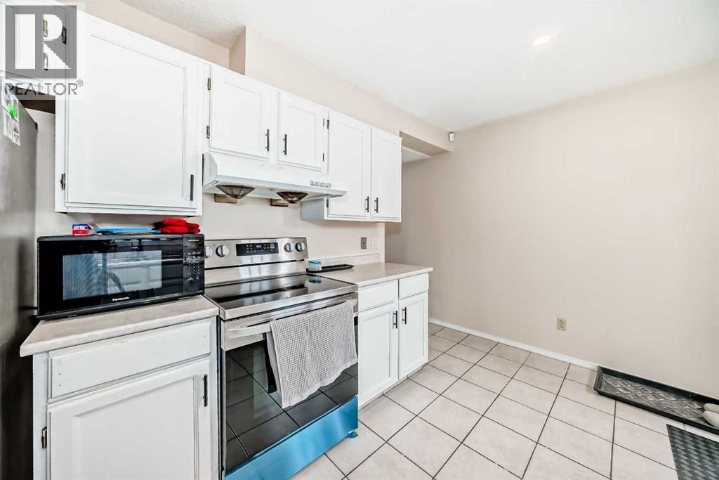 Single Family House for Sale in  Edgeburn Crescent NW Edgemont Calgary 