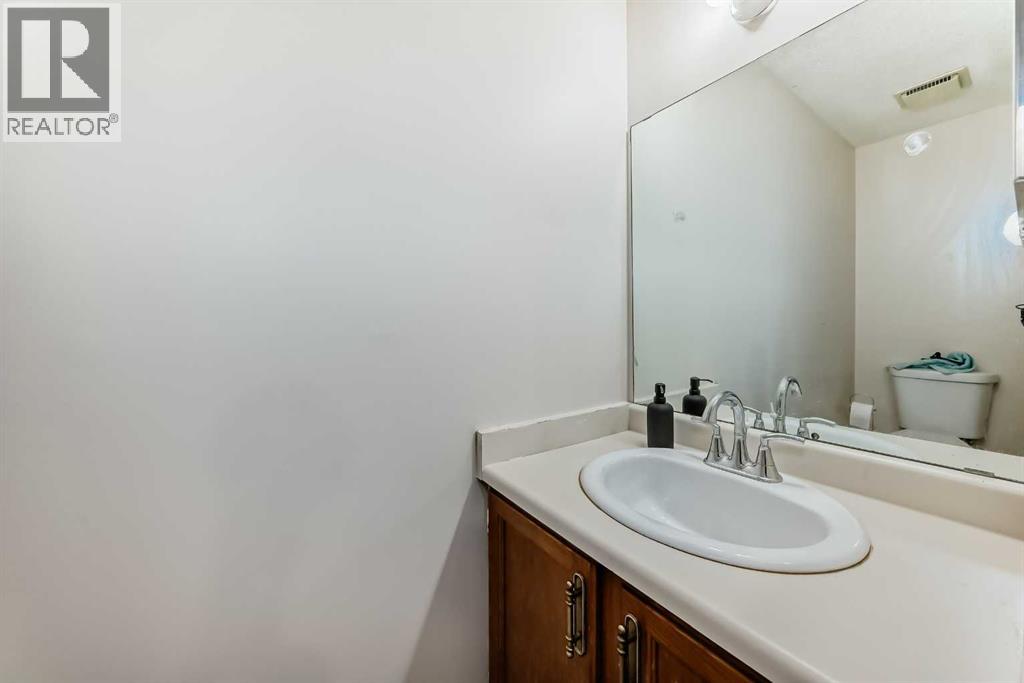 Single Family House for Sale in  Edgeburn Crescent NW Edgemont Calgary 