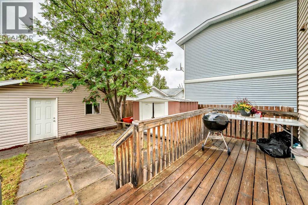 Single Family House for Sale in  Edgeburn Crescent NW Edgemont Calgary 