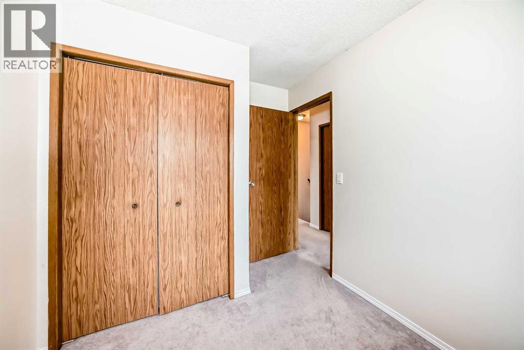 Single Family House for Sale in  Edgeburn Crescent NW Edgemont Calgary 