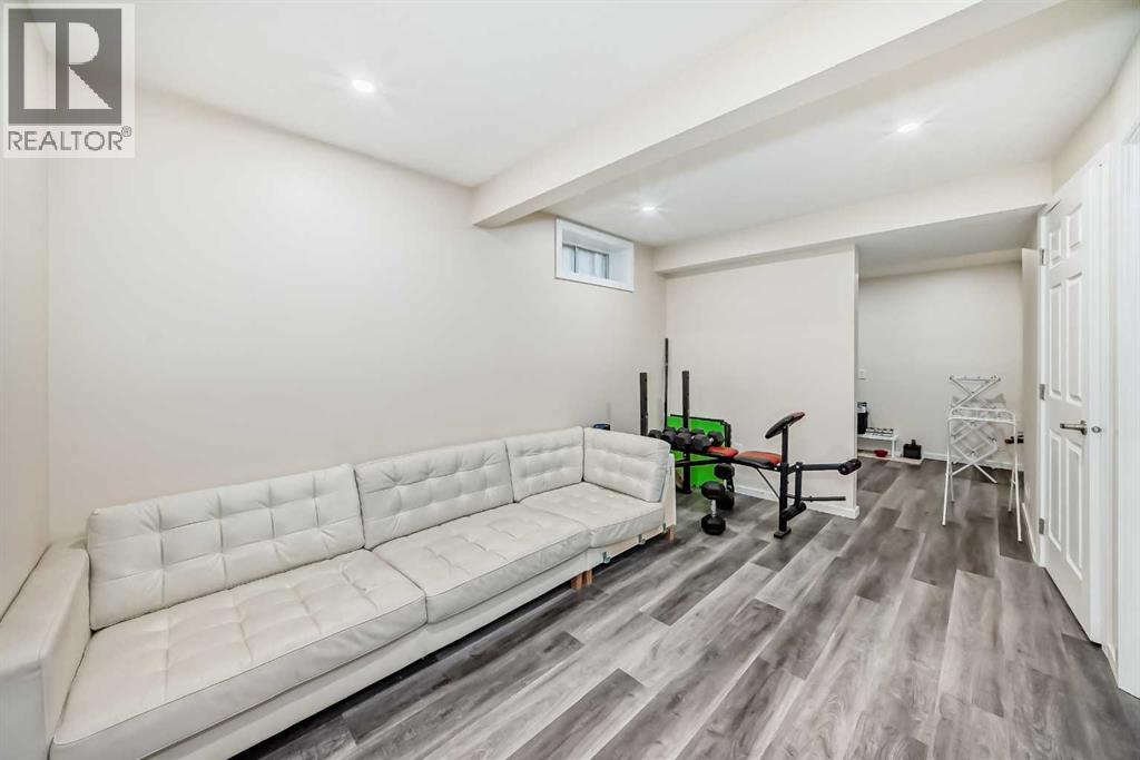 Single Family House for Sale in  Edgeburn Crescent NW Edgemont Calgary 