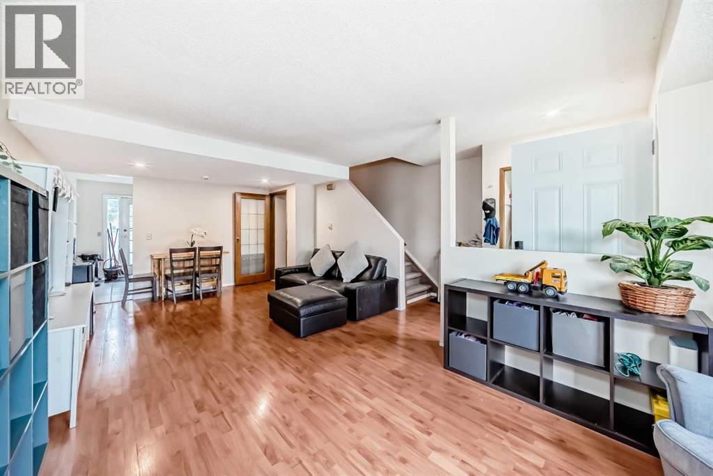 Single Family House for Sale in  Edgeburn Crescent NW Edgemont Calgary 