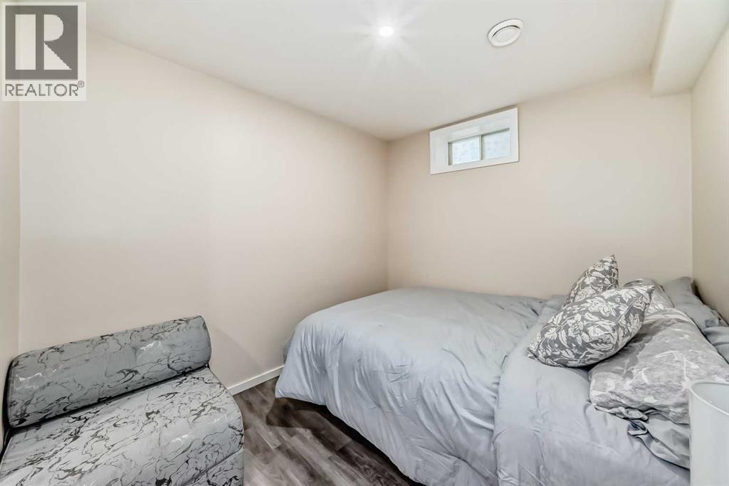 Single Family House for Sale in  Edgeburn Crescent NW Edgemont Calgary 