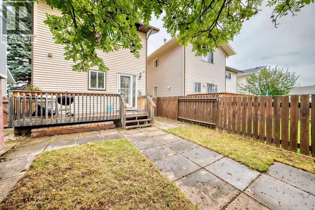 Single Family House for Sale in  Edgeburn Crescent NW Edgemont Calgary 