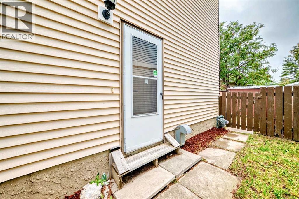 Single Family House for Sale in  Edgeburn Crescent NW Edgemont Calgary 