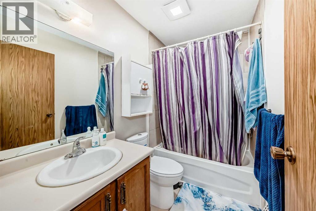 Single Family House for Sale in  Edgeburn Crescent NW Edgemont Calgary 