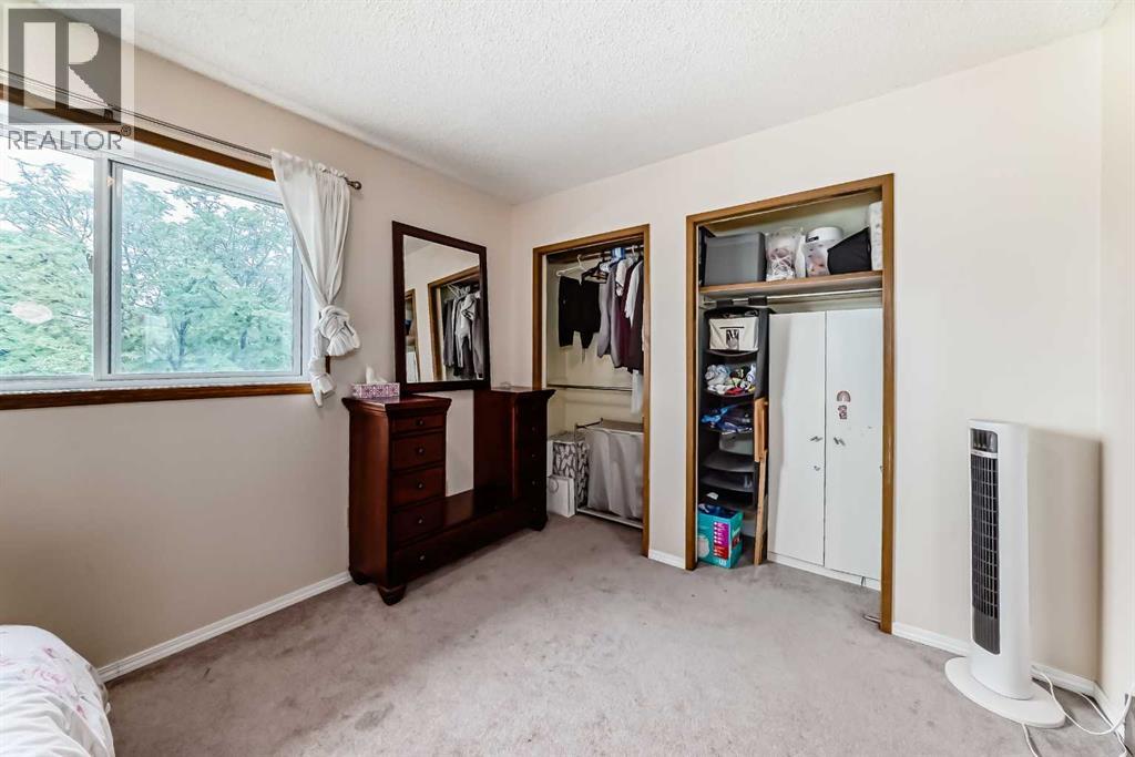 Single Family House for Sale in  Edgeburn Crescent NW Edgemont Calgary 