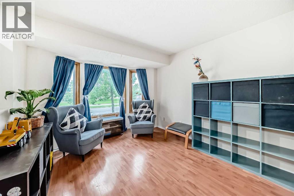 Single Family House for Sale in  Edgeburn Crescent NW Edgemont Calgary 