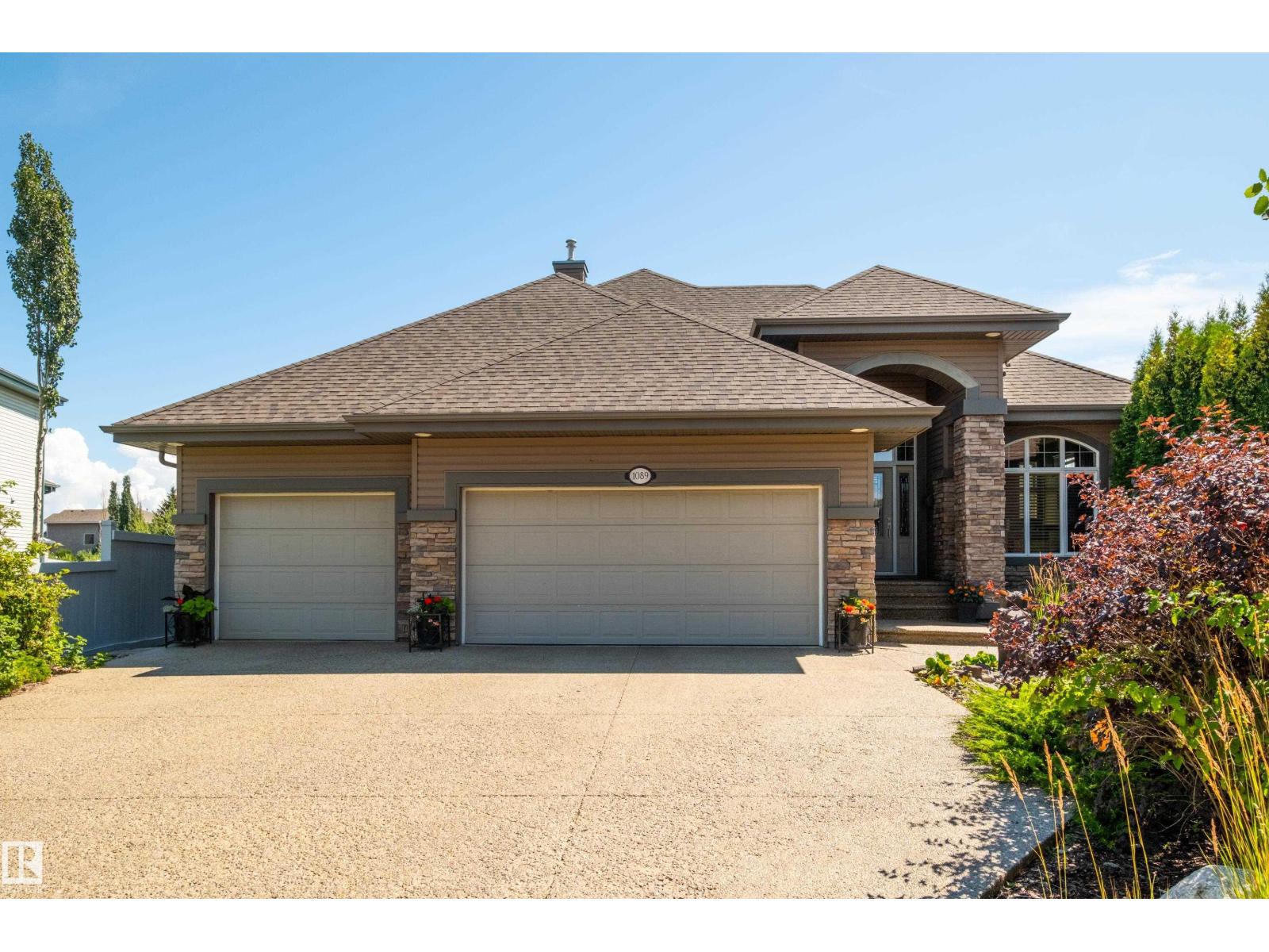 Photo 2 of 1089 Goodwin Ci Nw, Edmonton AB