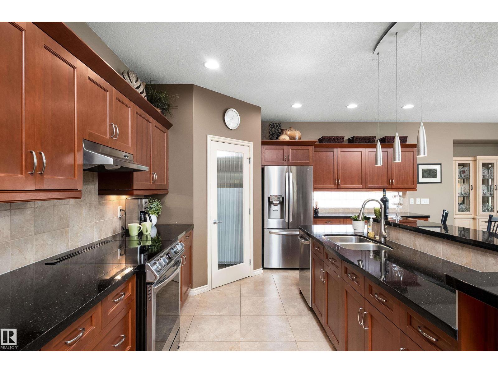 Photo 8 of 1089 Goodwin Ci Nw, Edmonton AB