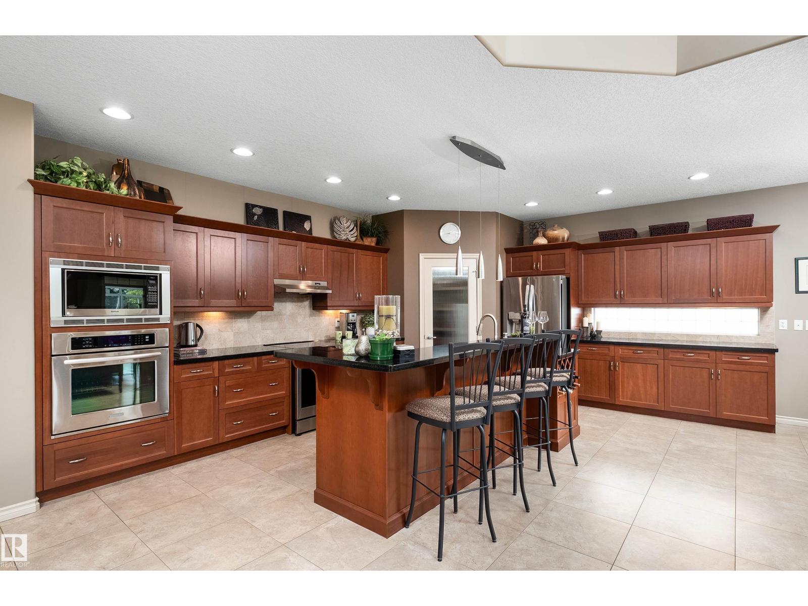 Photo 9 of 1089 Goodwin Ci Nw, Edmonton AB