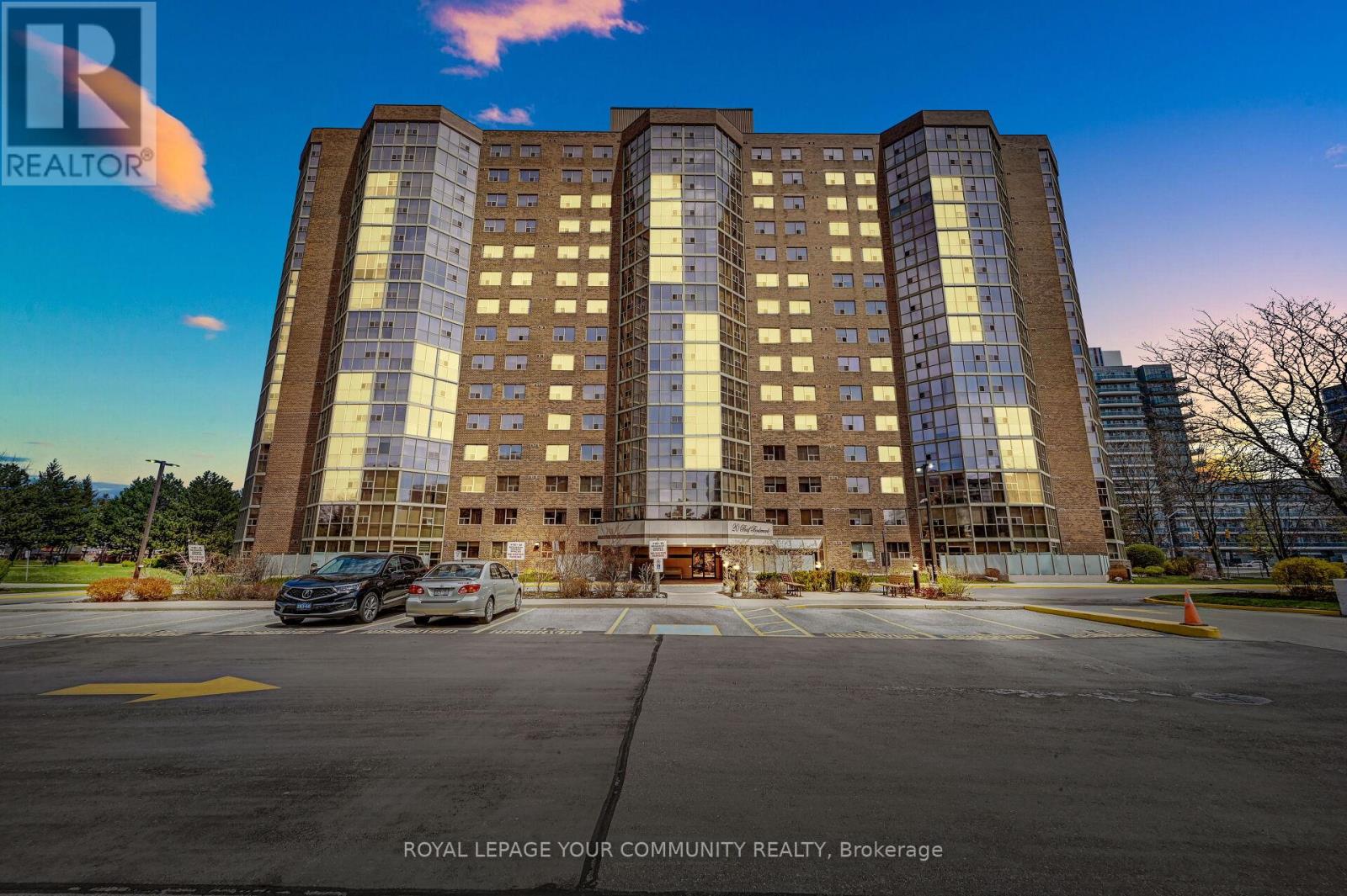 Photo 8 of 1507 20 Baif Boulevard, Richmond Hill ON