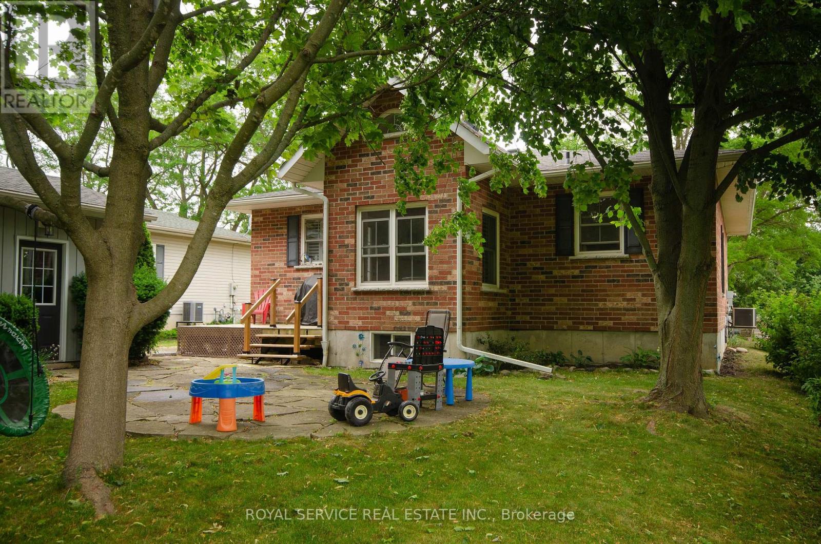 Photo 32 of 28 Clifton Road, Port Hope ON