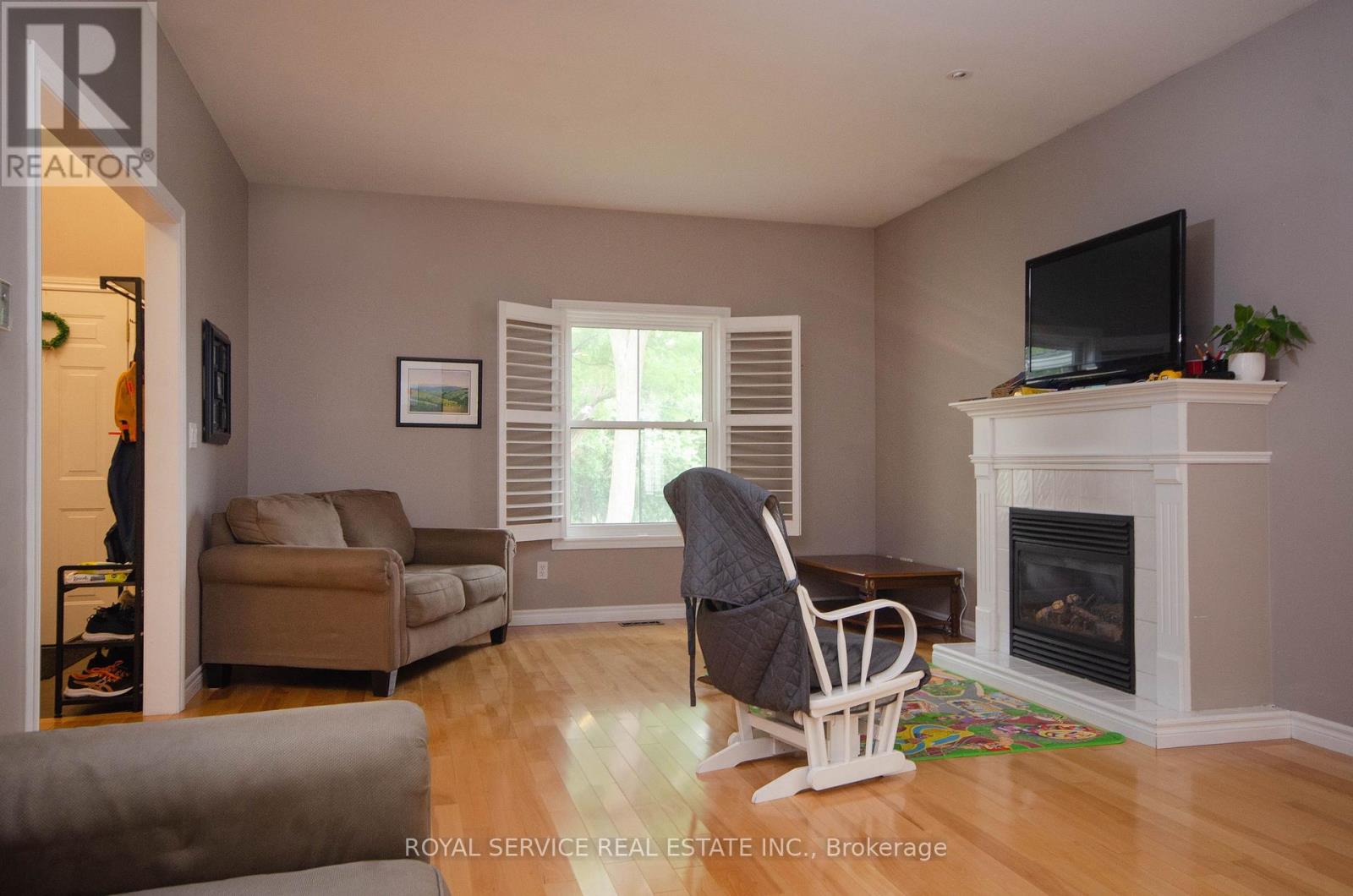 Photo 5 of 28 Clifton Road, Port Hope ON