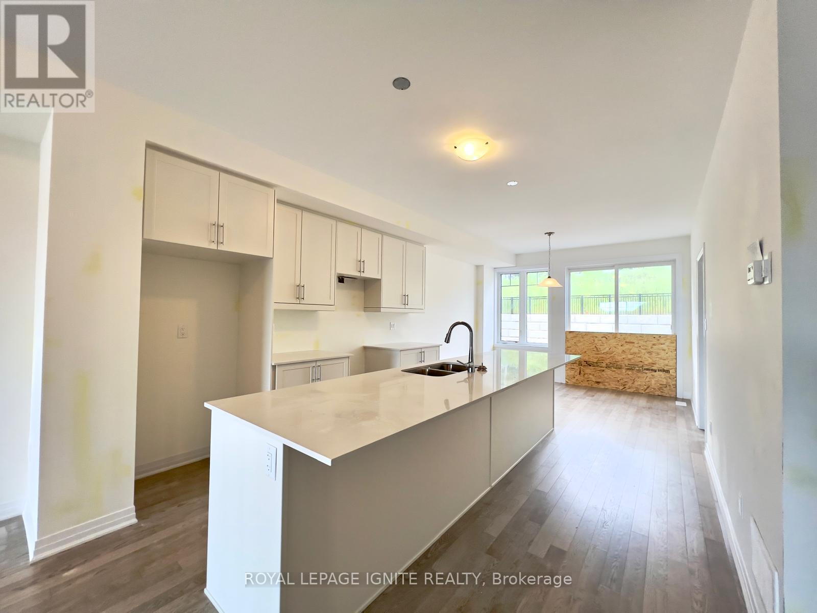 Photo 12 of 522 Hudson Crescent, Midland ON