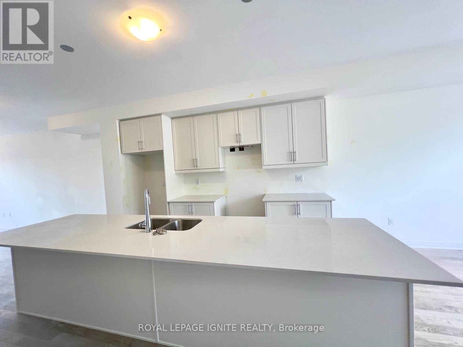 Photo 13 of 522 Hudson Crescent, Midland ON