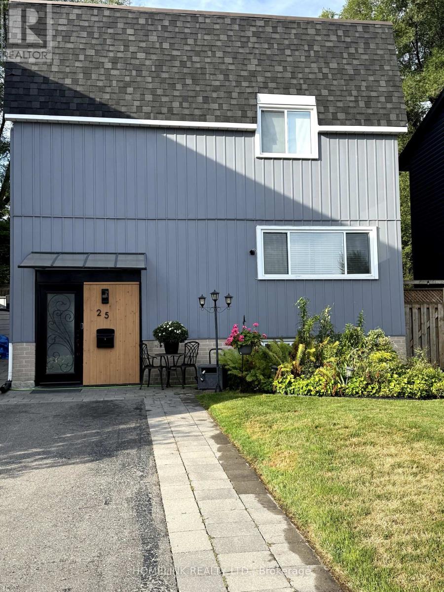 Photo 1 of 25 Hercules Court, Brampton ON