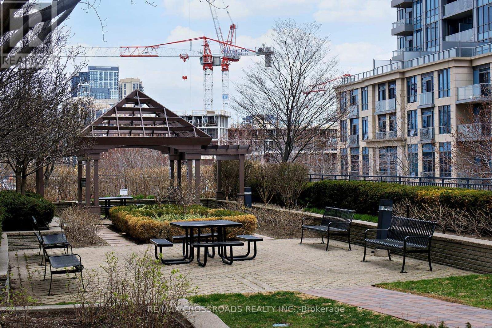 Photo 35 of 528 5233 Dundas Street W, Toronto ON