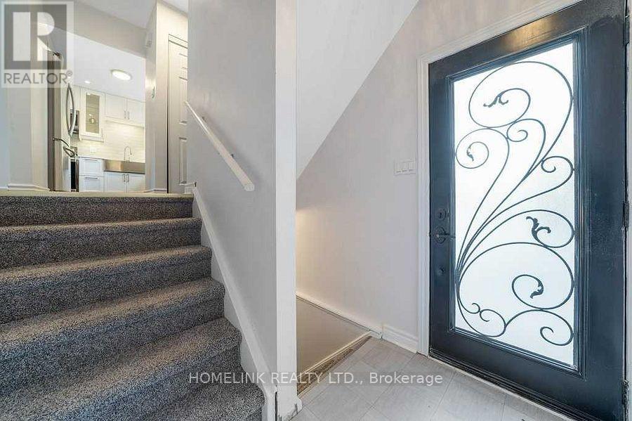 Photo 2 of 25 Hercules Court, Brampton ON