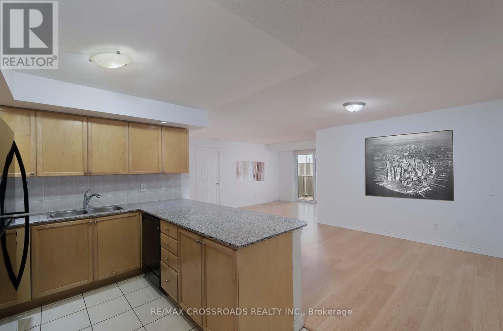 Photo 18 of 528 5233 Dundas Street W, Toronto ON