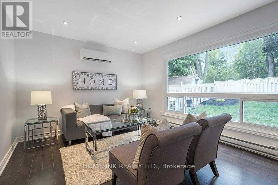 Photo 3 of 25 Hercules Court, Brampton ON