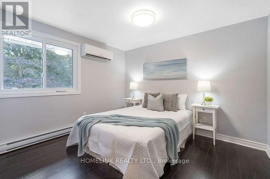 Photo 9 of 25 Hercules Court, Brampton ON