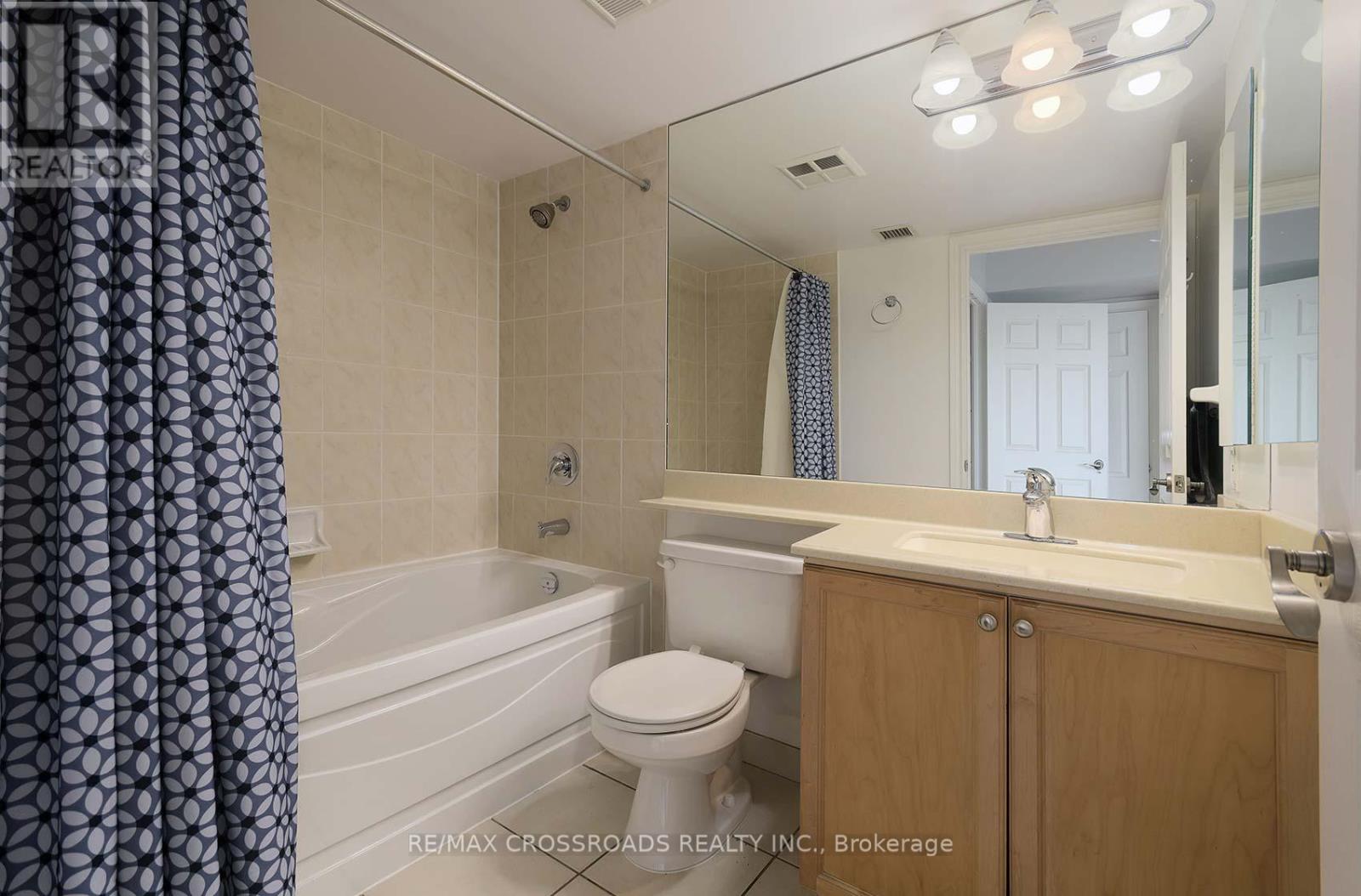 Photo 23 of 528 5233 Dundas Street W, Toronto ON