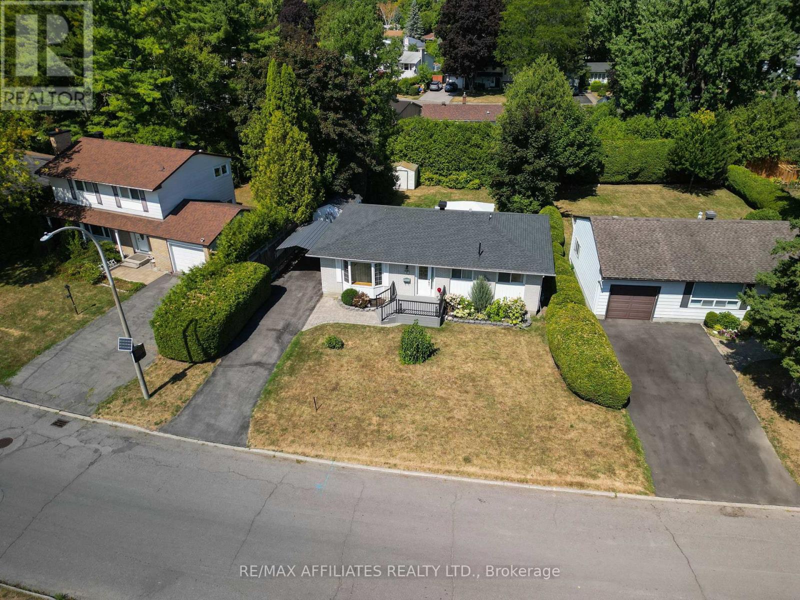 Photo 32 of 17 Canfield Road, Ottawa ON