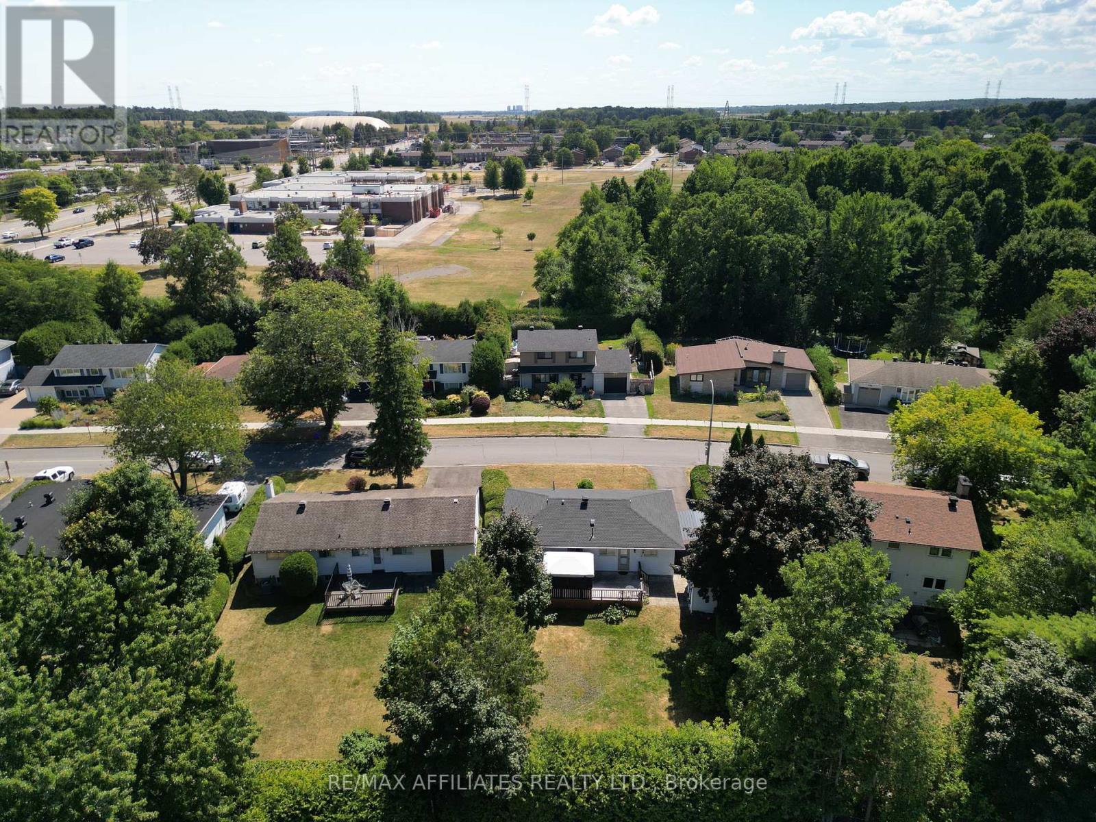 Photo 38 of 17 Canfield Road, Ottawa ON
