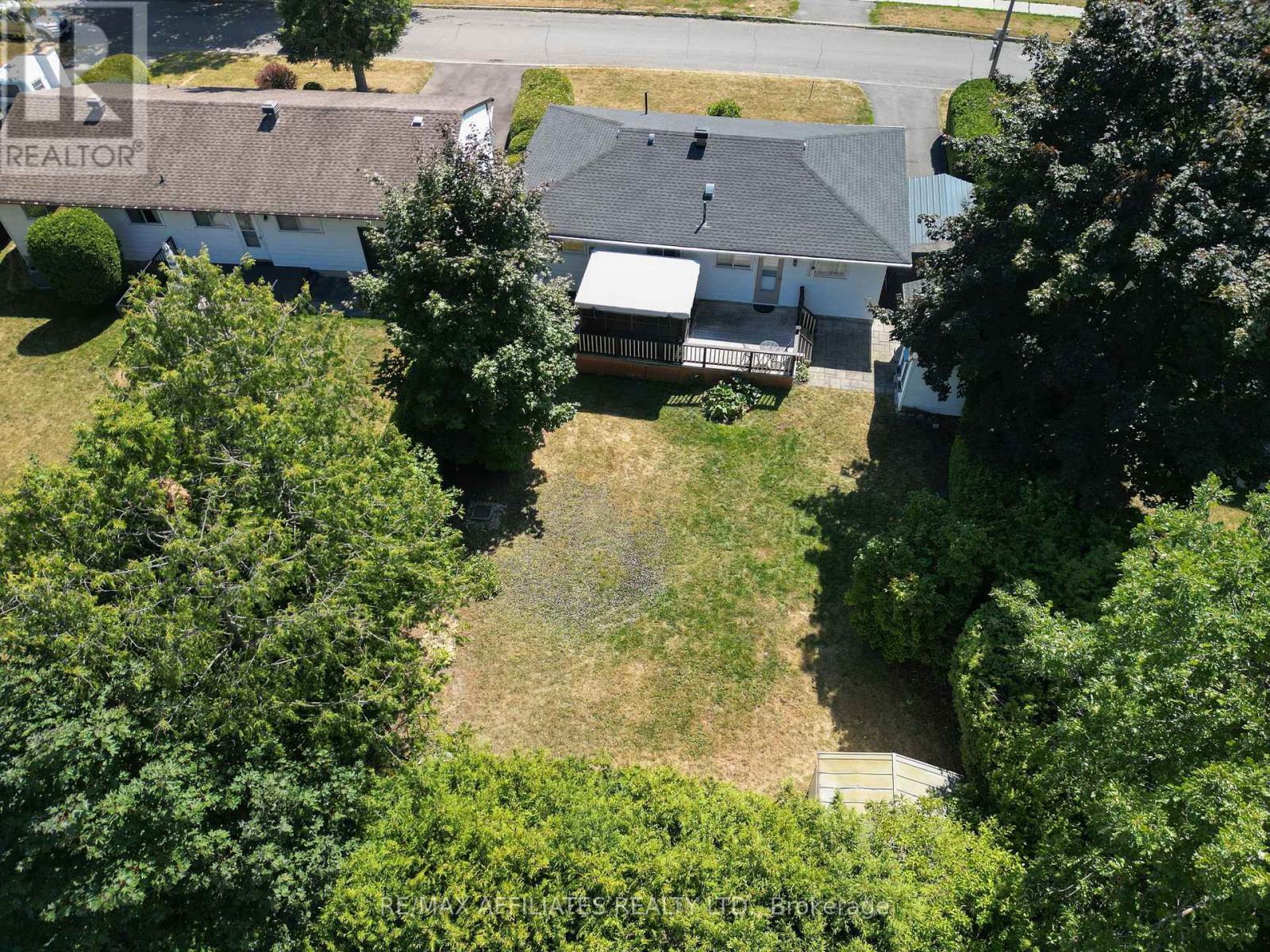 Photo 39 of 17 Canfield Road, Ottawa ON