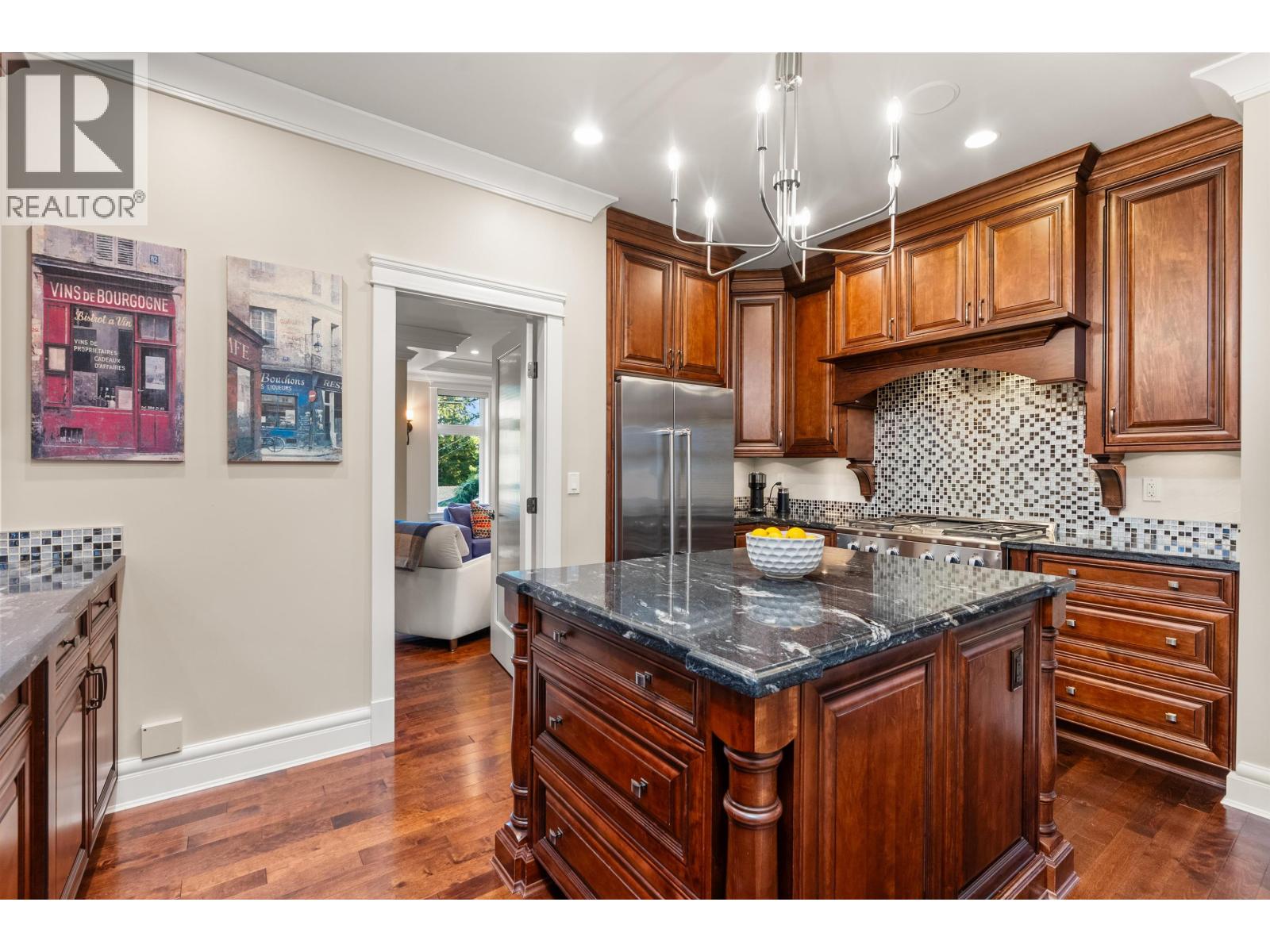452 TEMPE CRESCENT, North Vancouver