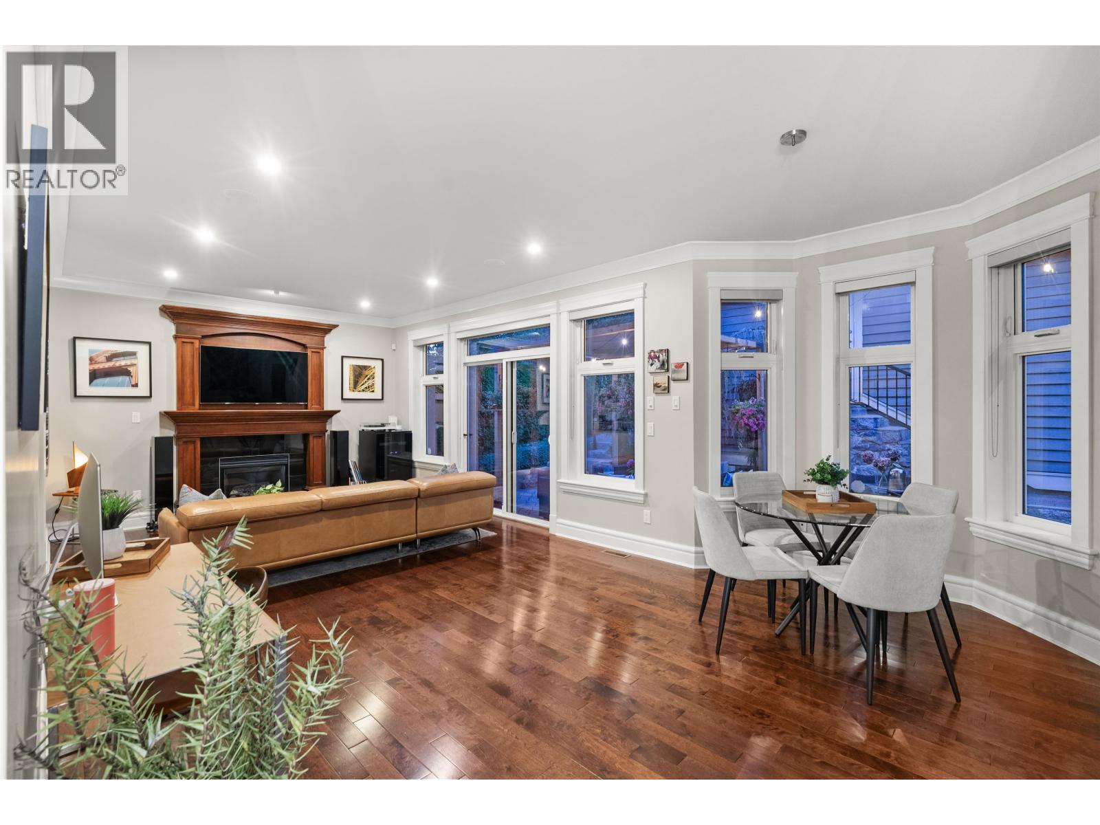 452 TEMPE CRESCENT, North Vancouver