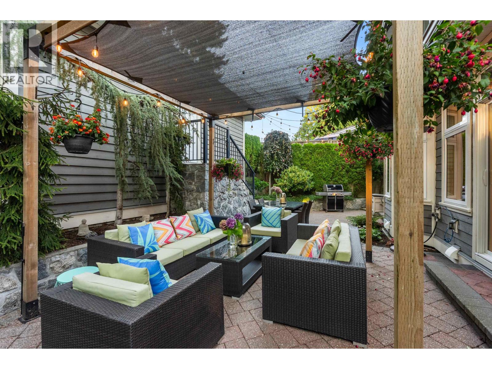452 TEMPE CRESCENT, North Vancouver