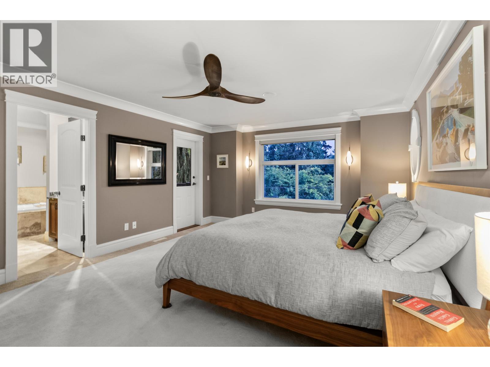 452 TEMPE CRESCENT, North Vancouver