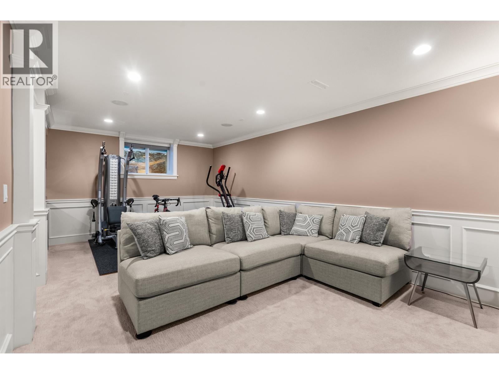 452 TEMPE CRESCENT, North Vancouver