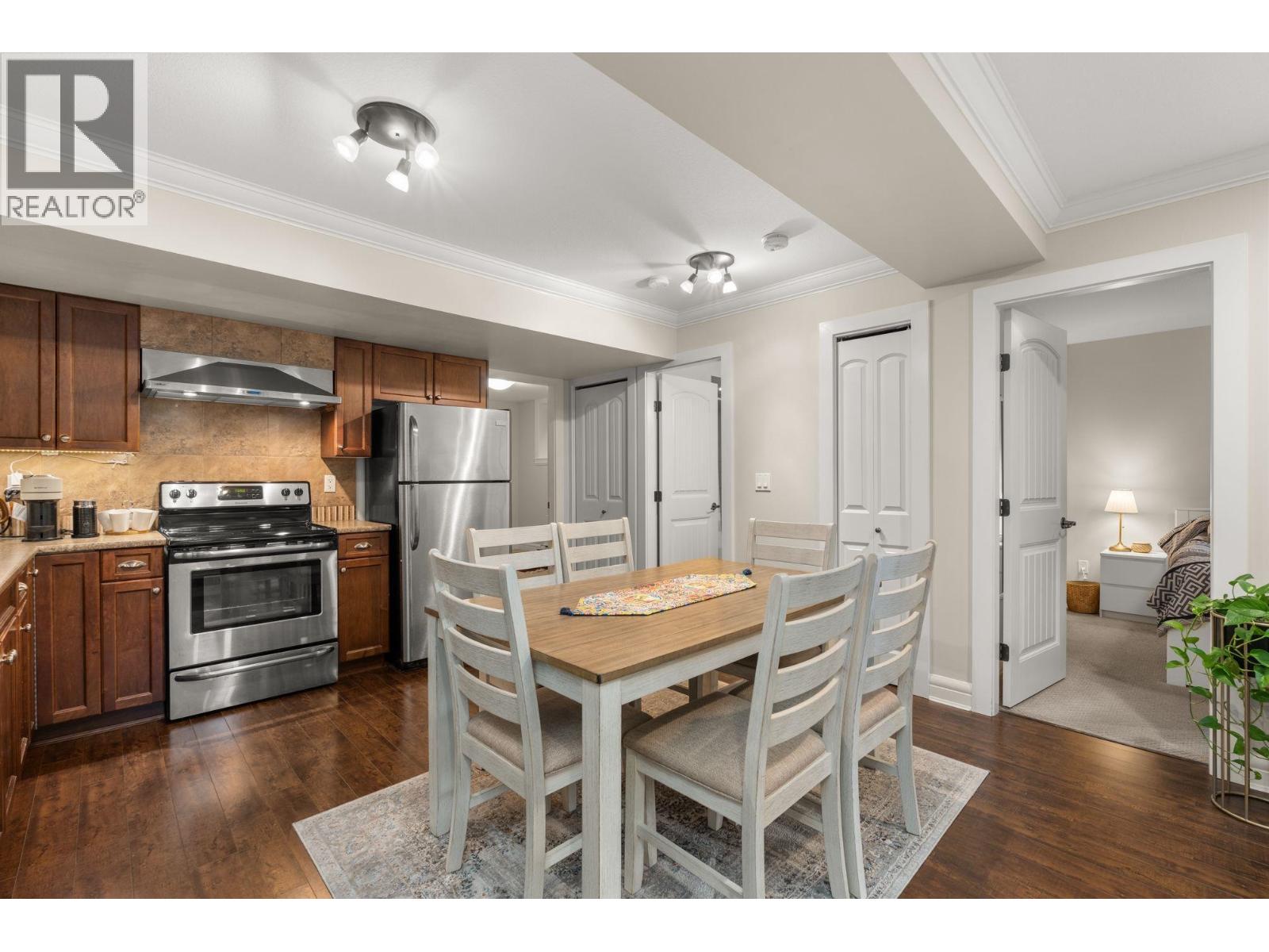 452 TEMPE CRESCENT, North Vancouver