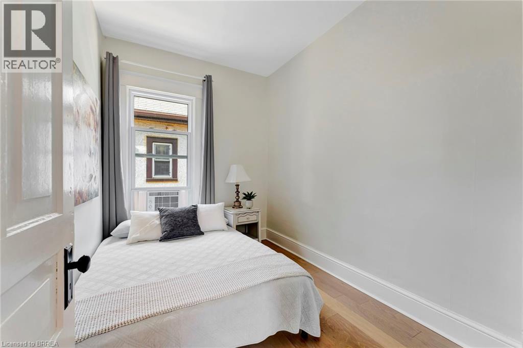 Photo 18 of 54 Burwell Street, Brantford ON