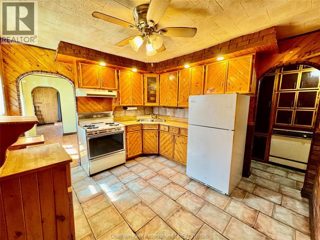 Photo 11 of 71 Princess Street South, Chatham ON