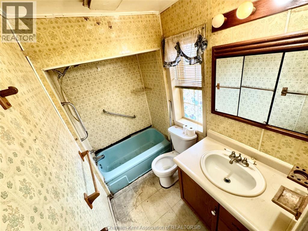 Photo 25 of 71 Princess Street South, Chatham ON