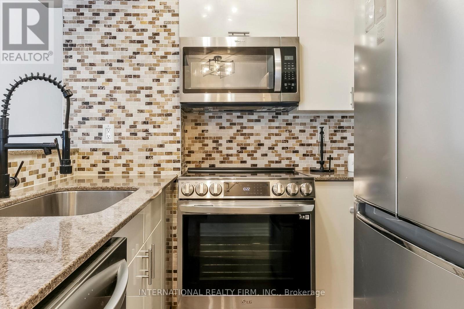 Photo 14 of 628 801 King Street W, Toronto ON