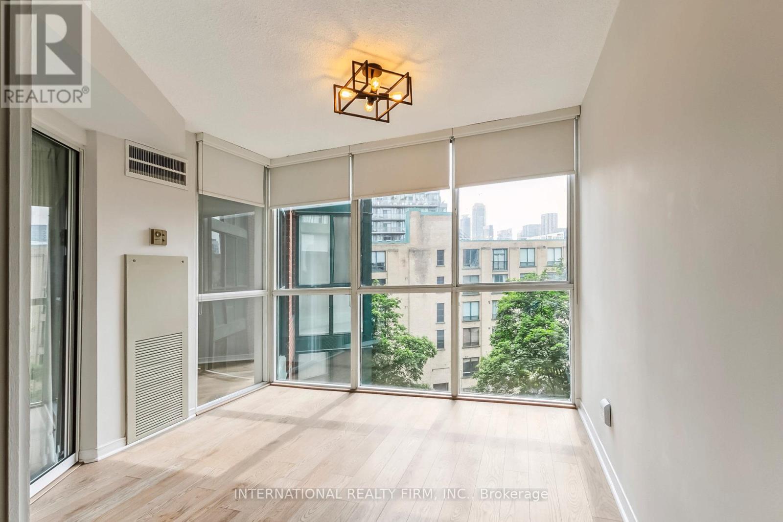 Photo 34 of 628 801 King Street W, Toronto ON