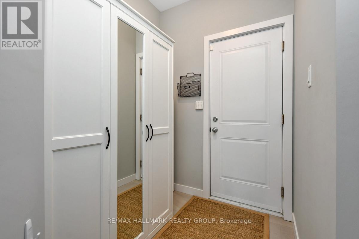 Photo 17 of 716 Kirkham Crescent, Ottawa ON