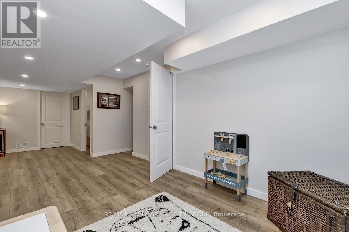 Photo 33 of 716 Kirkham Crescent, Ottawa ON