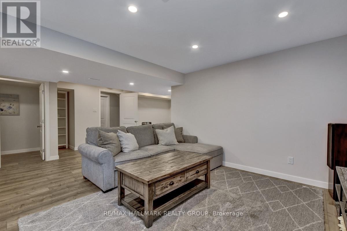 Photo 35 of 716 Kirkham Crescent, Ottawa ON