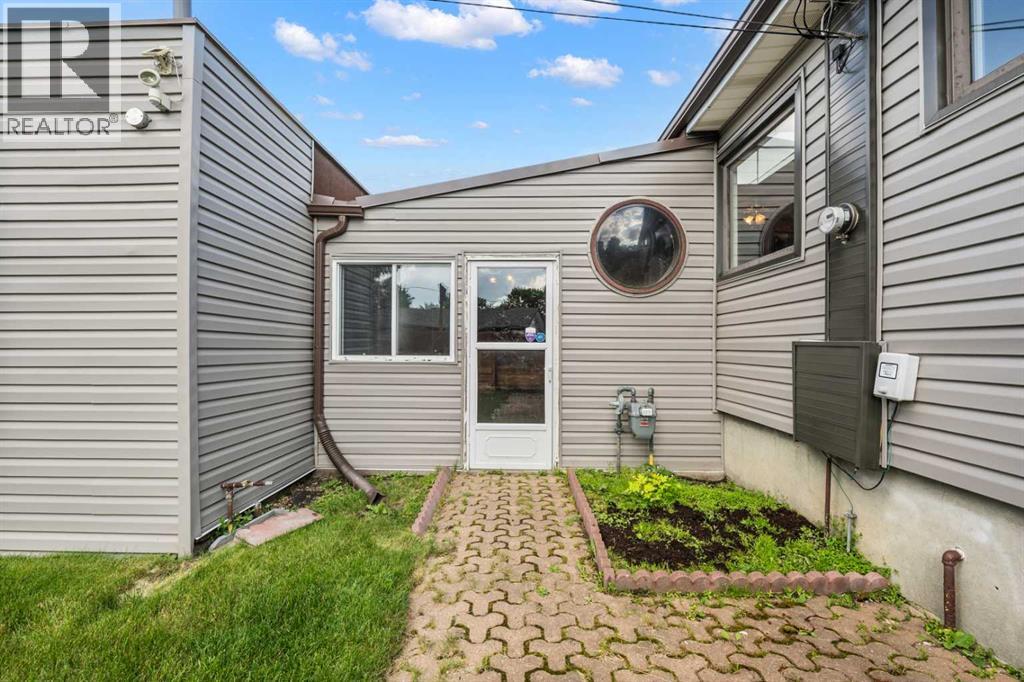 Single Family House Bungalow for Sale in  Fawn Crescent SE Fairview Calgary 