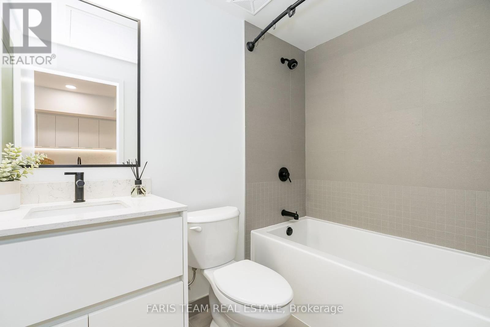 Photo 17 of 325 31 Huron Street, Collingwood ON