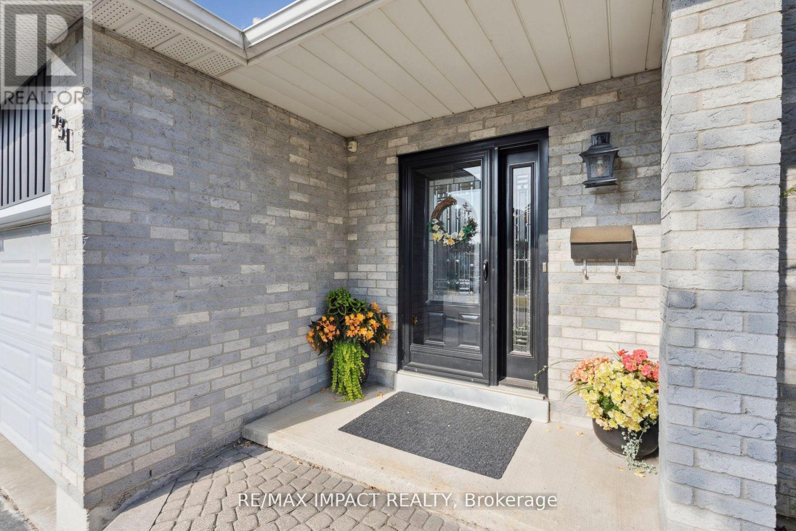Photo 4 of 531 Crimson Court, Oshawa ON