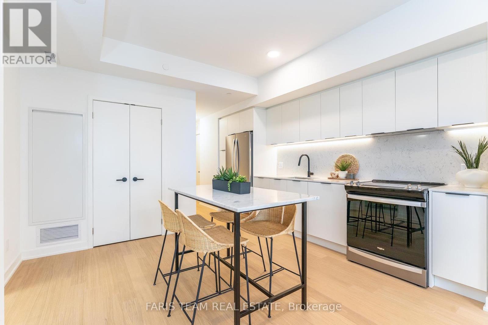 Photo 10 of 325 31 Huron Street, Collingwood ON