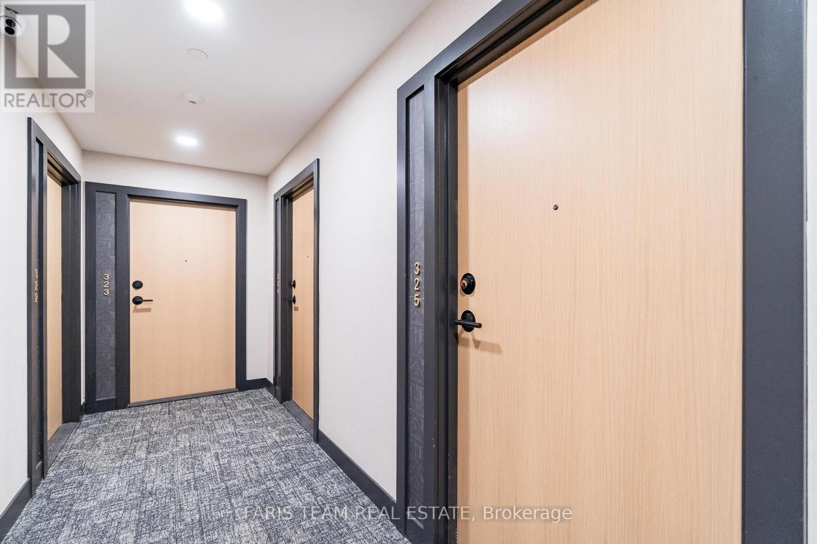 Photo 31 of 325 31 Huron Street, Collingwood ON