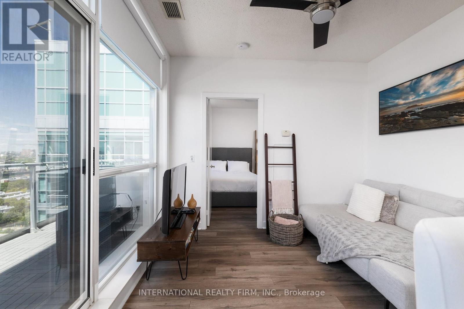 Photo 4 of Uph 11 80 Western Battery Road, Toronto ON